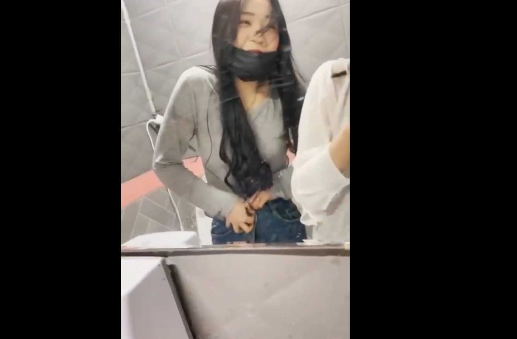 [국산야동]친구가 촬영한 화장실