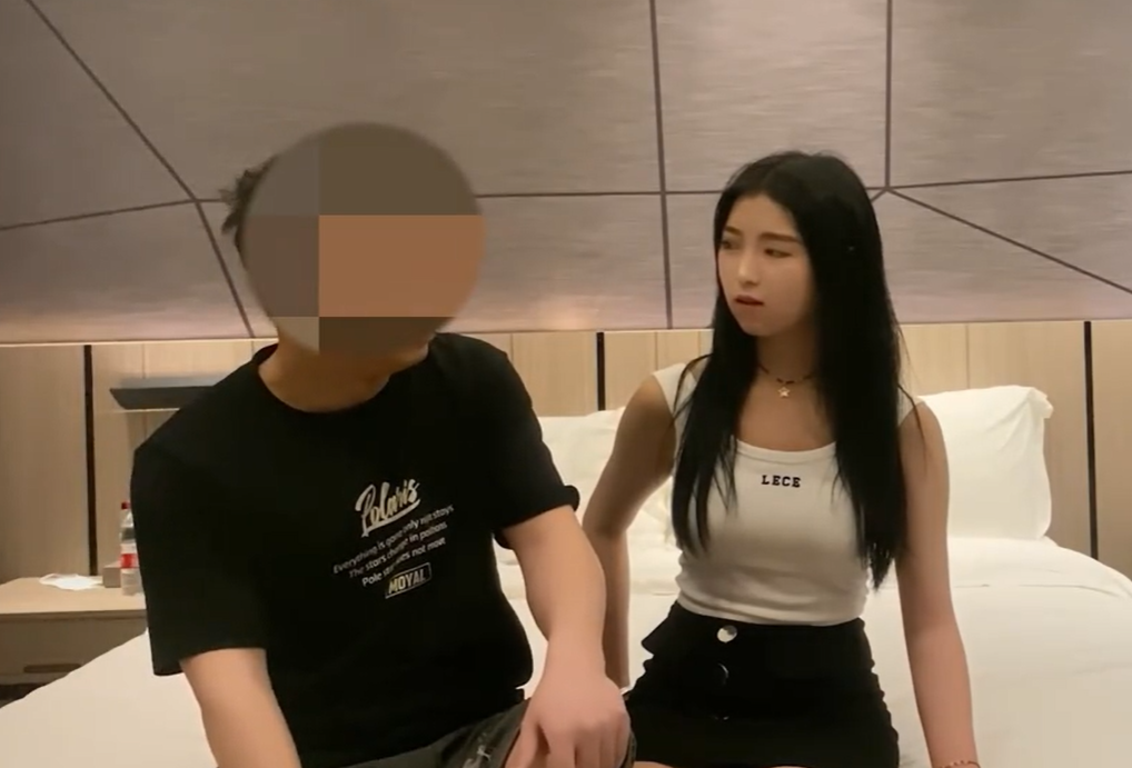 동양야동-쫄깃한 보지로 몸팔이 여대생 